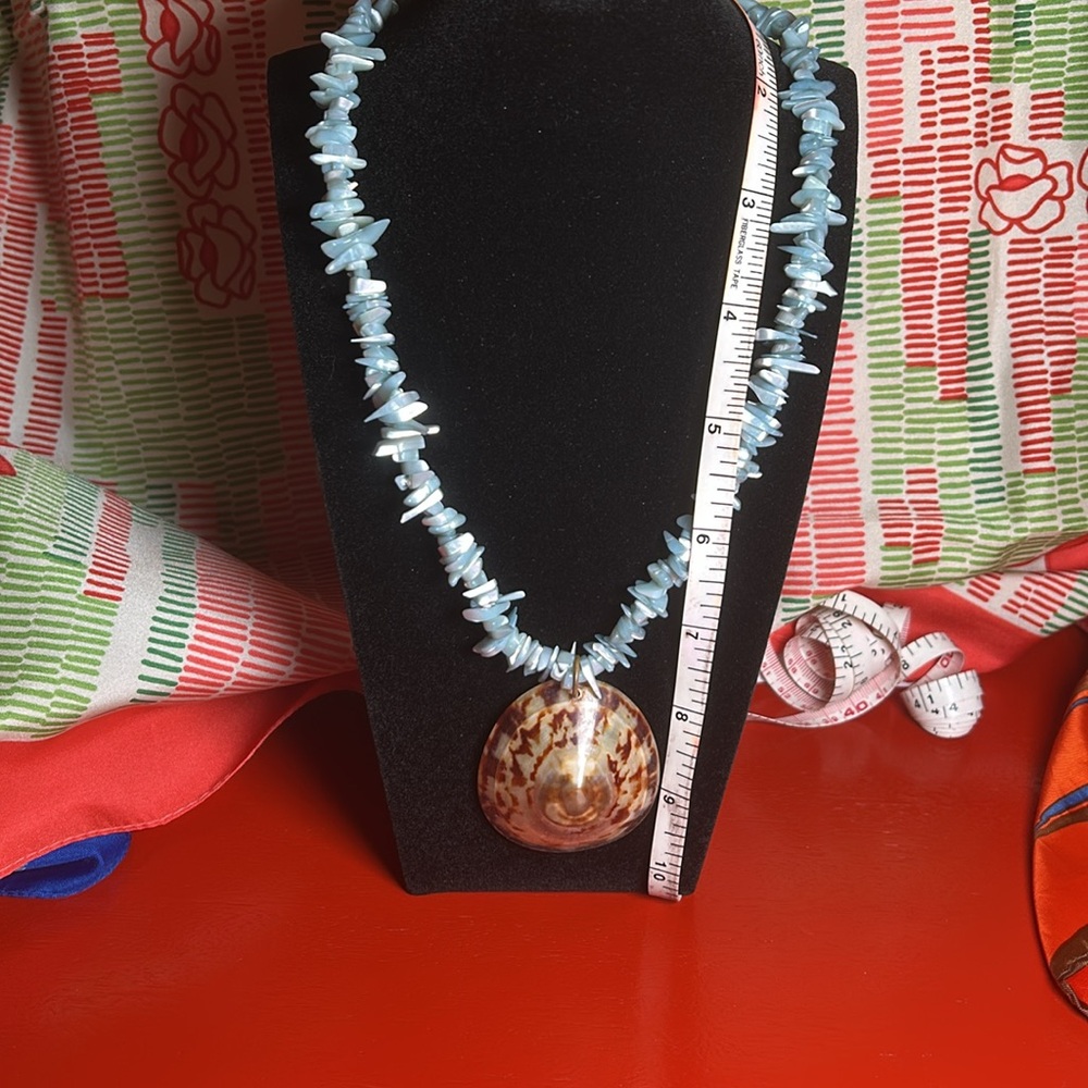 Shell necklace - Picture 3 of 5